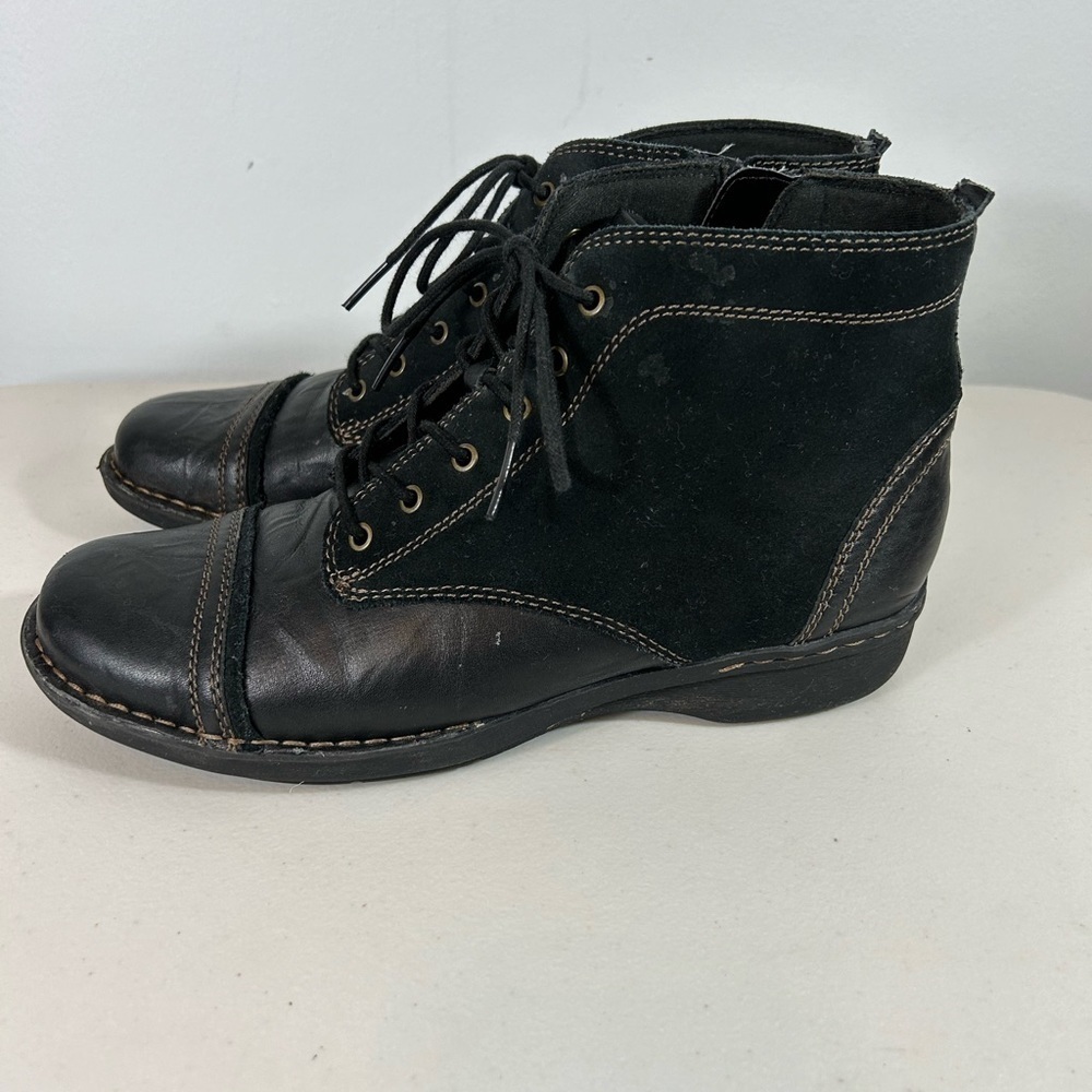 Clark’s Whistle August black side zip leather booties size 9